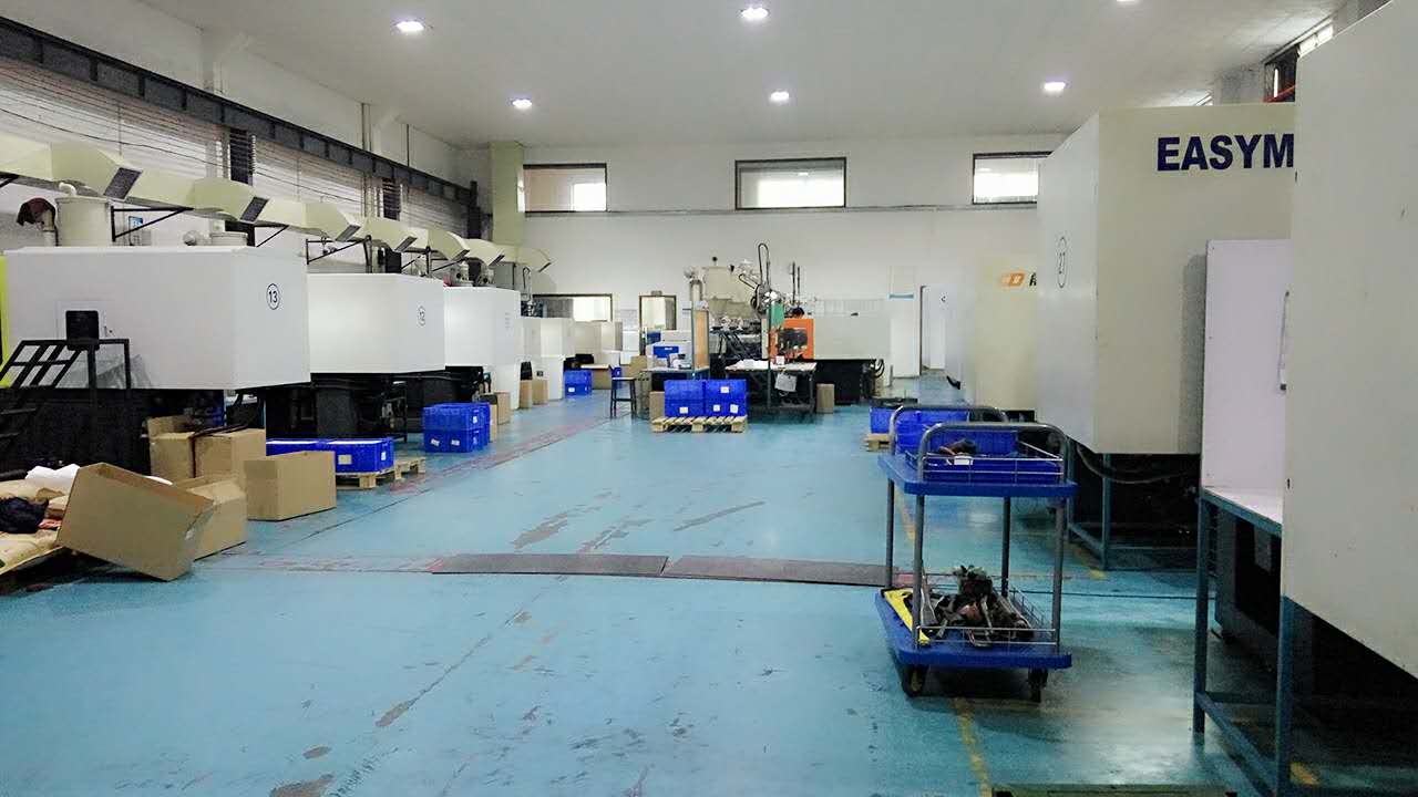 旭錦塑膠模具有限公司，注塑部