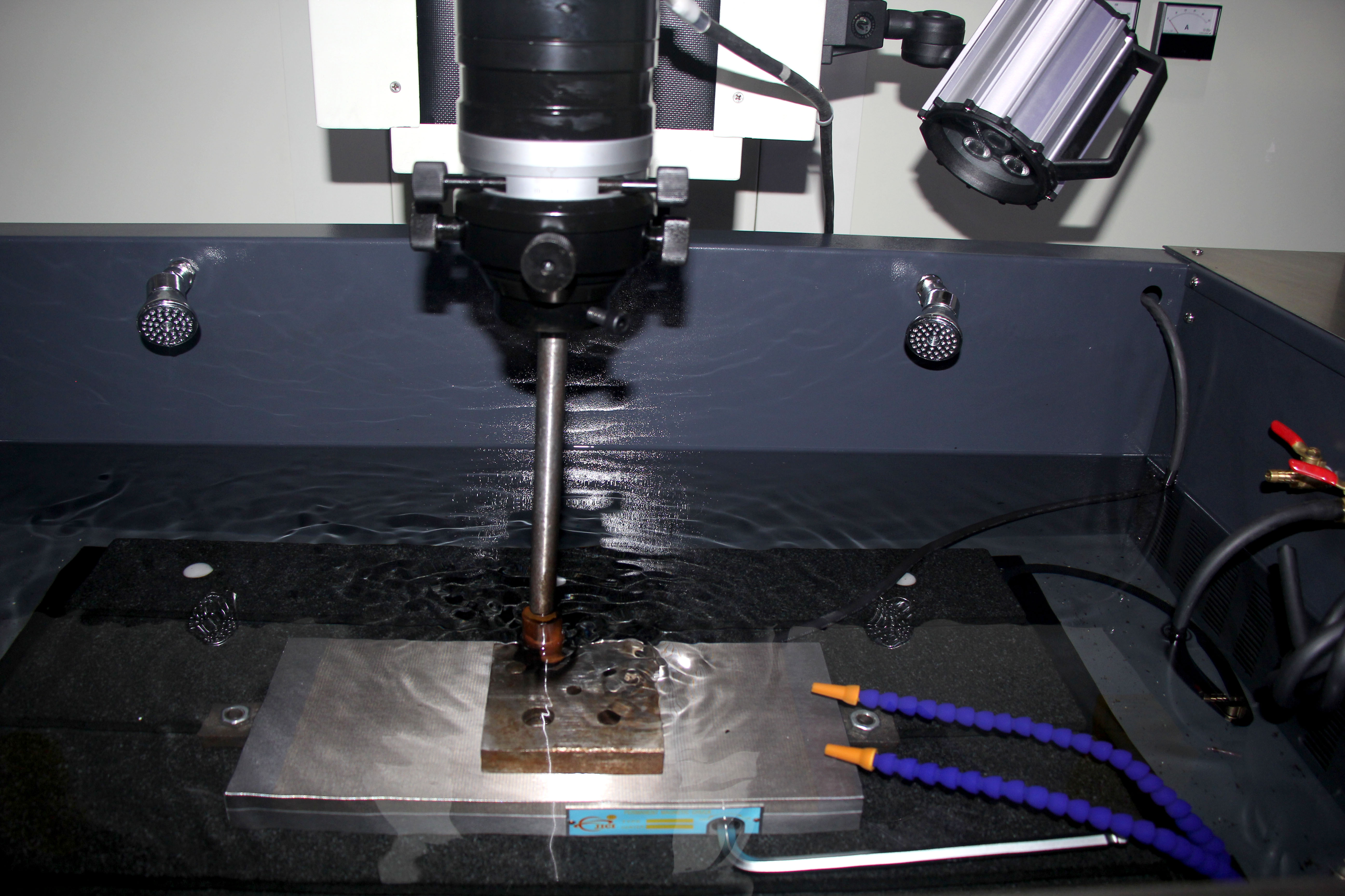 旭錦塑膠模具設(shè)備-鏡面火花機 旭錦塑膠模具設(shè)備-鏡面火花機