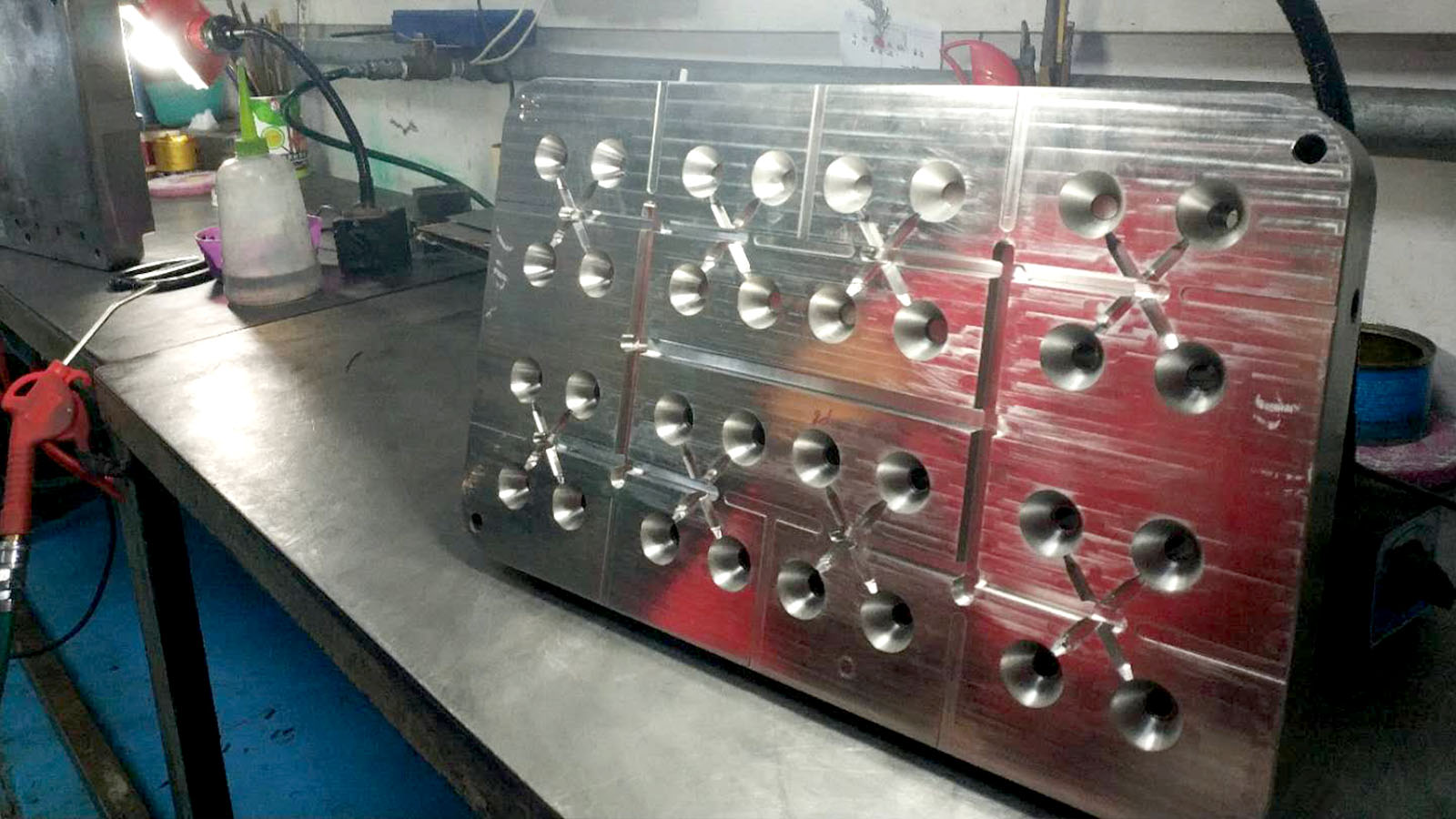 旭錦塑膠模具，光學透鏡模具